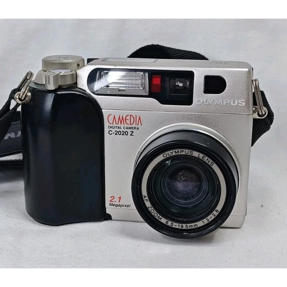 Olympus Camedia C-2020 Z Digital Camera 2.1MP Vintage Y2K CCD Digicam & Bag